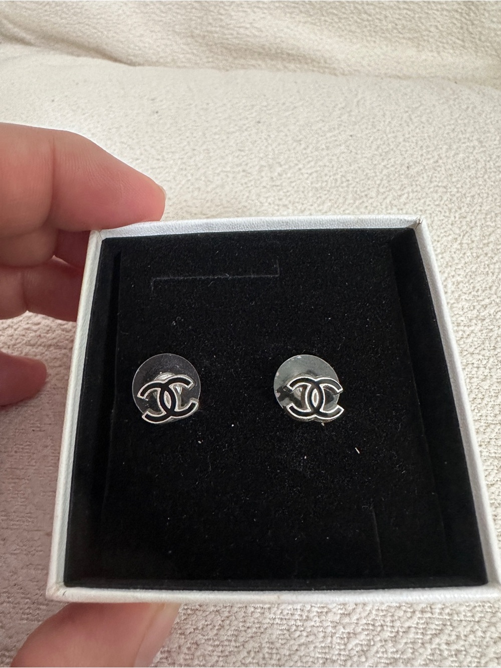 CHANEL Silver CC Logo Stud Earrings - Picture 2 of 6
